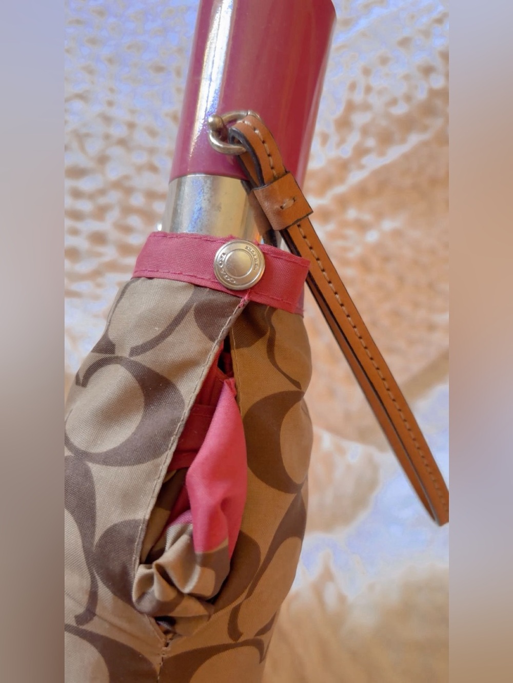 Coach umbrella - Picture 2 of 3